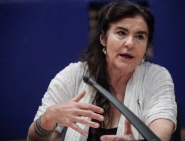 Στο εδώλιο η Λ. Κονιόρδου για μη καταβολή αποζημίωσης σε εργαζόμενη